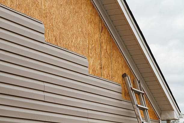 Professional Siding Inspection technician working in Sargent, TX